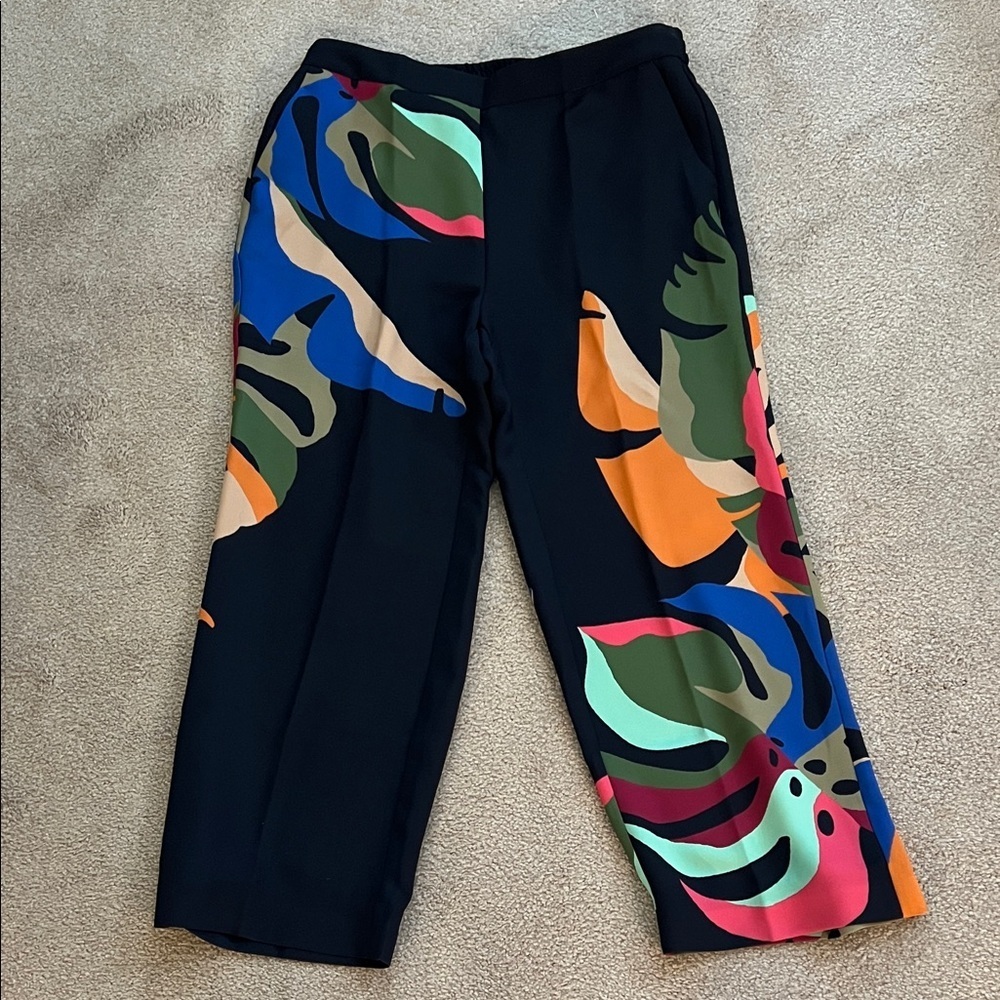 HOST PICK!! 🔥🌴🌺 CHICOS Navy wild palm, wide leg crop Banana Leaf Pants, NWT